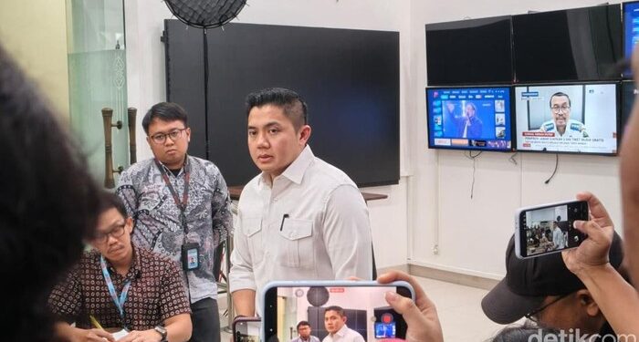 Seskab Teddy Tegaskan MBG Tak Sentuh Anggaran Pendidikan