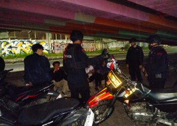 Menjaga Keamanan Waktu Sahur, Brimob Polda Lampung Gelar Patroli di Bandar Lampung
