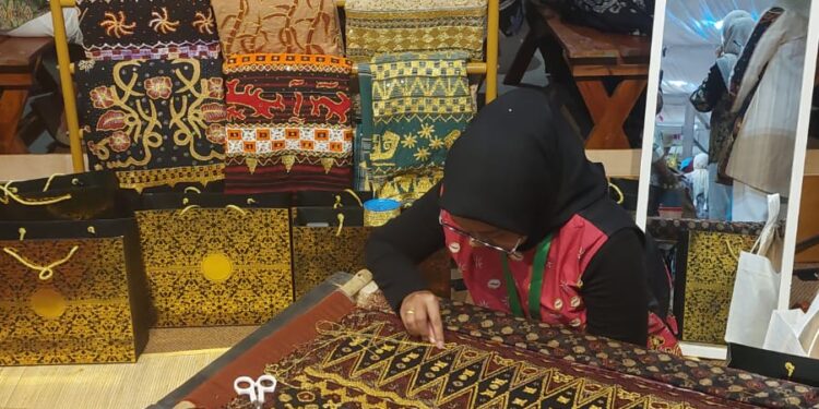Tapis Lampung Curi Perhatian Di Pameran Persit 2026, Booth 75 Diserbu Pengunjung