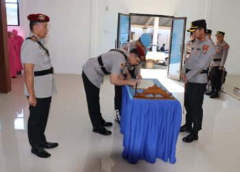 Kapolres Lampung Barat pimpin upacara serah terima jabatan Kasat Narkoba