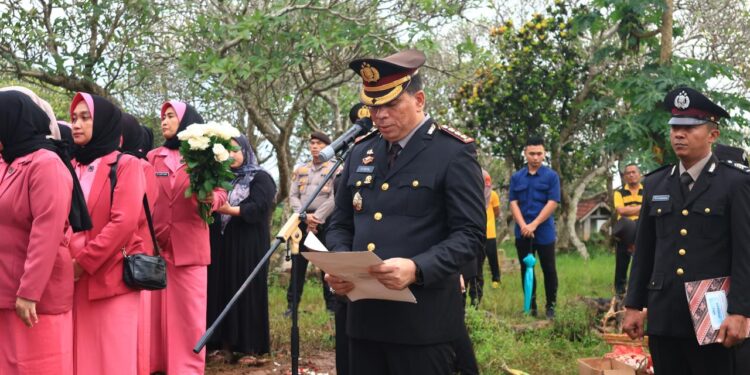Polda Lampung Berduka: Kapolda Hadiri Upacara Pemakaman Bripka Anumerta Arya Supena yang Gugur Dalam Tugas
