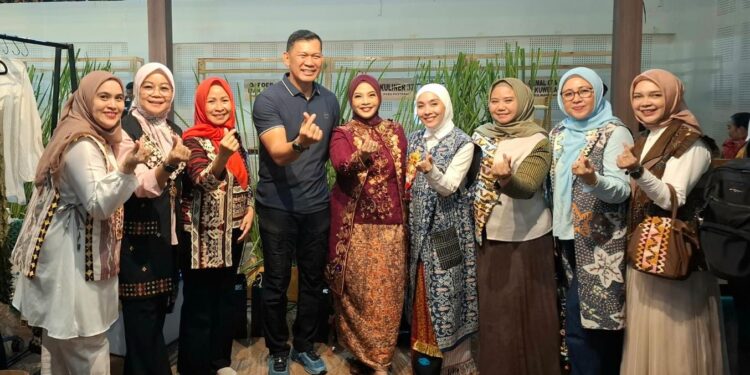 Dari Benang Emas Hingga Harapan Baru,, Asri Tapis Bawa Warisan Lampung Bersinar Di Ajang Persit Bisa Dua