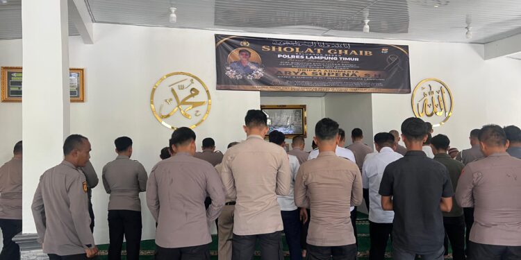 Polres Lampung Barat laksanakan shalat ghaib untuk Brigpol Arya Supena, S.H.