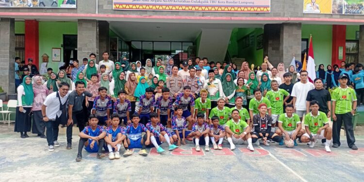 Pertandingan Seru Bola Futsal SMP Negeri 17 melawan Omped Visual