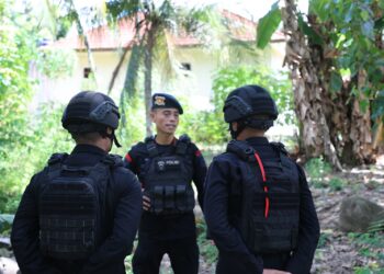 Fast Respon Tim Jibom Brimob Lampung Aman dan Musnahkan Granat Temuan di Polsek Padang Cermin