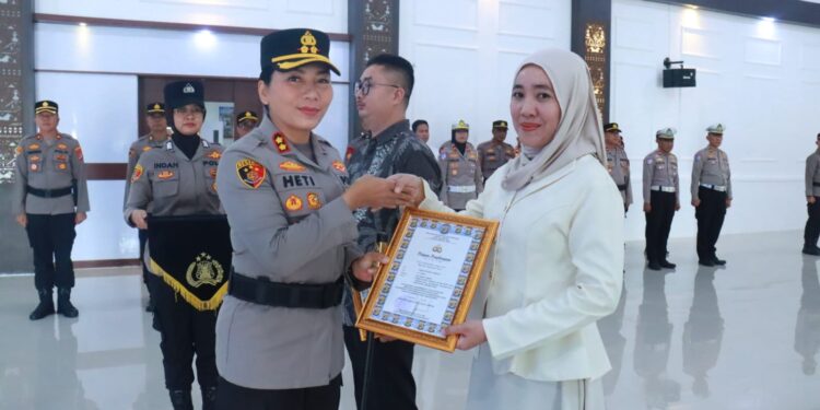 Aksi Heroik Pasutri di Jalintim Berbuah Penghargaan, Kapolres Lampung Timur Beri Apresiasi Khusus