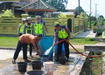 Jelang Hari Bhayangkara ke-80, Polda Lampung Salurkan Ribuan Bantuan hingga Air Bersih ke Daerah Terdampak