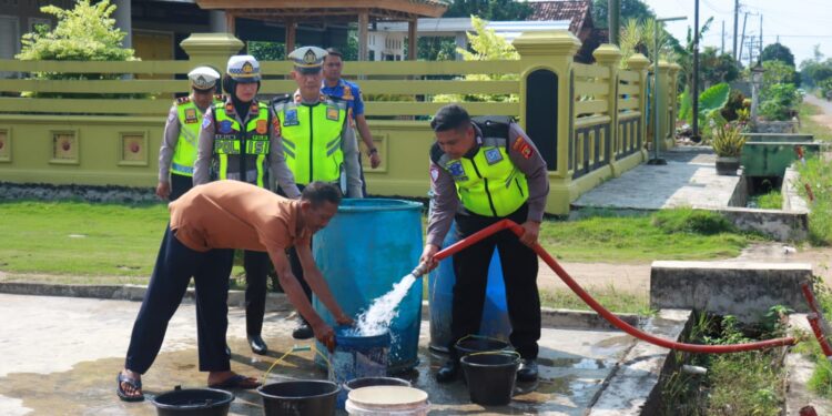Jelang Hari Bhayangkara ke-80, Polda Lampung Salurkan Ribuan Bantuan hingga Air Bersih ke Daerah Terdampak