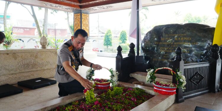 Ziarah ke Makam Soekarno, Kapolri: Menyerap Nilai Pemimpin Bangsa