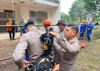 PERSONEL SATBRIMOB POLDA LAMPUNG IKUTI LATGABMA MALINDO DARSASA 12AB/2026 DI PANTAI PURI GADING