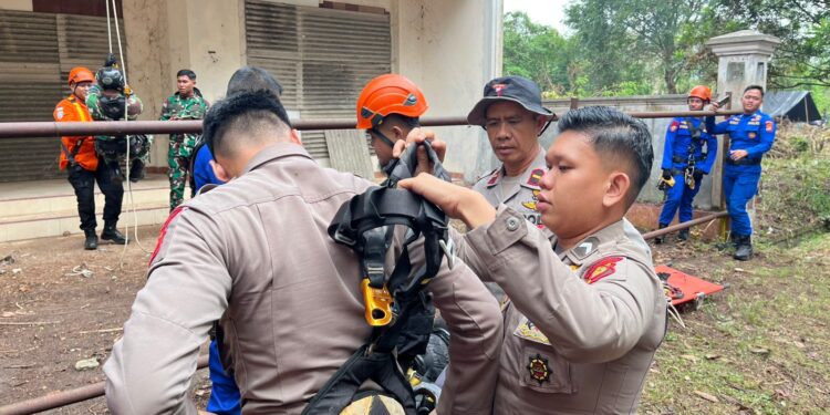 PERSONEL SATBRIMOB POLDA LAMPUNG IKUTI LATGABMA MALINDO DARSASA 12AB/2026 DI PANTAI PURI GADING
