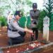 Polres Lampung Timur Gelar Upacara Ziarah Dalam Rangka Hari Bhayangkara Ke-80
