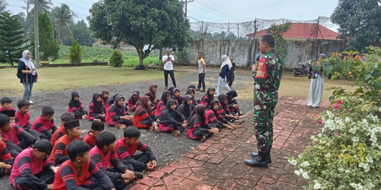 Babinsa Kodim 0429/Lamtim Implementasikan “Santi Aji” di Desa Binaan 