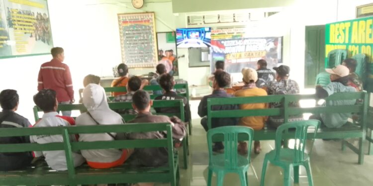 Koramil 421-09/Tanjung Bintang Gelar Nobar Bola Gembira, Suasana Penuh Keceriaan dan Kebersamaan