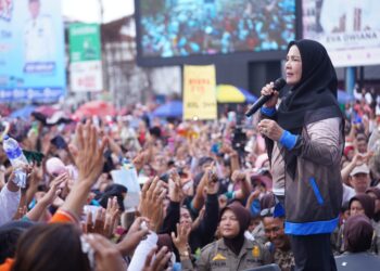 Meriahkan HUT Kota Bandar Lampung Ke 344, Ribuan Warga Ikuti Jalan Sehat Di Tugu Adipura