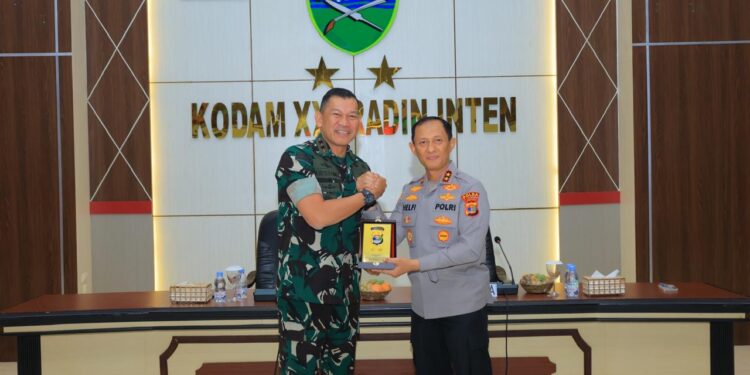 Kapolda Lampung Sambangi Pangdam XXI/Radin Inten, Perkuat Sinergi TNI-Polri Jaga Kondusivitas Daerah