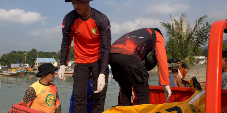 Tim SAR Gabungan Temukan Korban Tenggelam di Pesisir Pulau Rimau Lampung Selatan