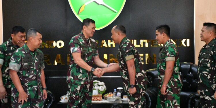 Danbrigif 4 Mar/BS Perkuat Kolaborasi Pertahanan Melalui Audiensi dengan Pangdam XXI/RI