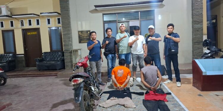 Terekam CCTV, Dua Pria Pencuri Handle Pintu Kuningan di Bandar Lampung Dibekuk