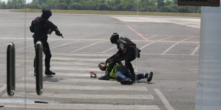 Latihan Simulasi Penanggulangan Keadaan Darurat Di Bandar Udara Radin Inten II