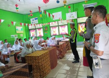 Polantas Karib Polres Lamtim, Tanamkan Tertib Lalu Lintas dan Stop Bullying