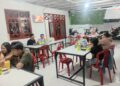 Warung Makan Nasi liwet Barokah di serbu para Pembeli yang mampir makan