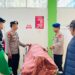 GABUNGAN PERSONEL POLRES PESISIR BARAT LAKUKAN PENANGANAN KORBAN TENGGELAM DI PANTAI WAY KARUWI