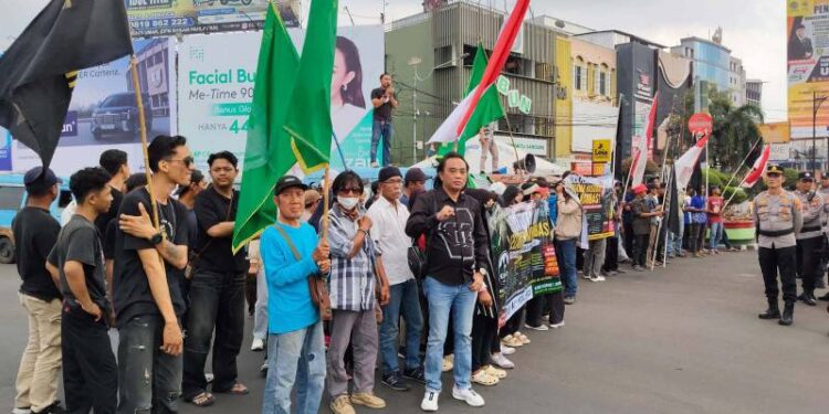 Proyek Raksasa Rapuh, LSM Barak Bersuara Kecam Pengerjaan Pagar Pembatas Gajah Way Kambas Asal Asalan  ‎