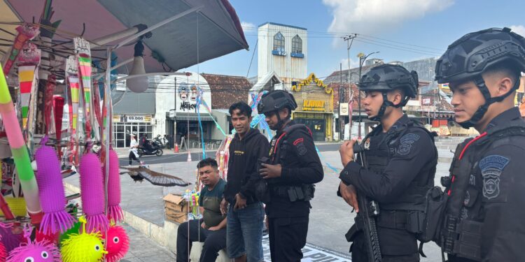 Jaga Kondusivitas Wilayah, Detasemen Gegana Satbrimobda Lampung Gelar Patroli Dialogis