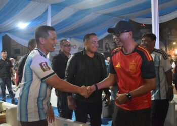 Tugu Adipura Bergemuruh, Danrem 043/Gatam Bersama Forkopimda Lampung dan Masyarakat Nobar Final Piala Dunia 2026