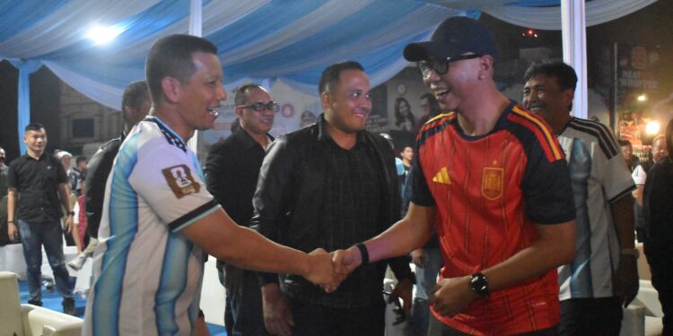 Tugu Adipura Bergemuruh, Danrem 043/Gatam Bersama Forkopimda Lampung dan Masyarakat Nobar Final Piala Dunia 2026