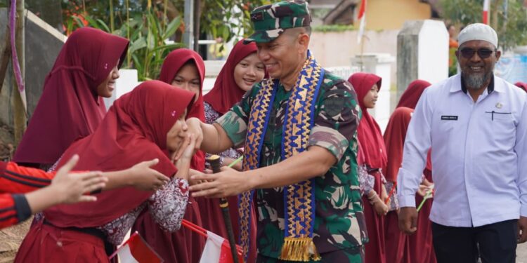 Danrem 043/Gatam Turun Langsung ke Pinang Jaya, Pastikan TMMD Ke-129 Beri Manfaat Nyata Buat Warga