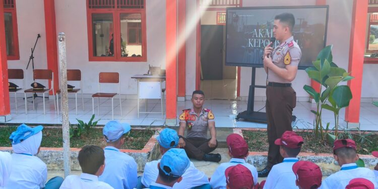 Polri Kerahkan 372 Taruna Akpol Dampingi Siswa di 73 Sekolah Rakyat Bersama Taruna Akademi TNI