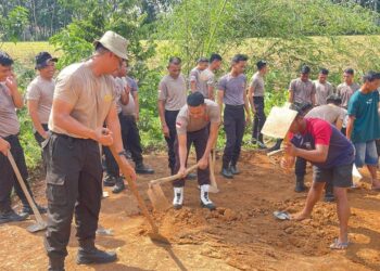 Brimob Lampung Bangun Jembatan Penghubung, Warga Rasakan Manfaatnya