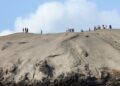 Wisatawan Nekat Injak Kawasan Gunung Anak Krakatau, Abaikan Larangan Demi Konten