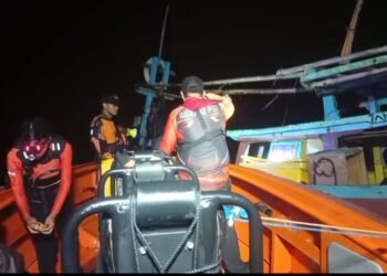 Respons Cepat Basarnas, Empat Nelayan Selamat dari Insiden Kapal Mati Mesin di Krakatau