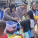 Jumat Berkah, Personel Polda Lampung Bagikan 140 Porsi Makanan Gratis untuk Warga