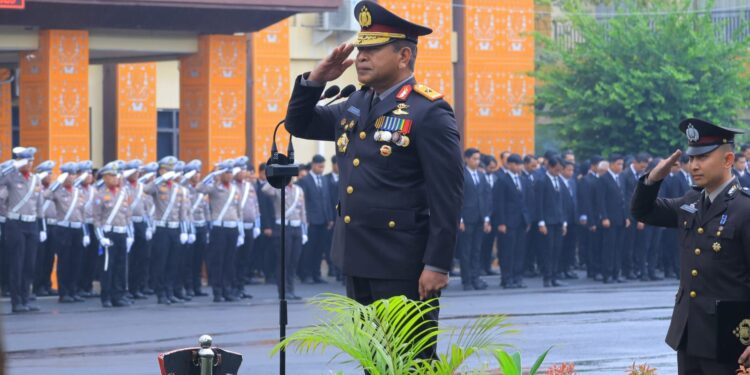 Guyuran Hujan Tak Halangi Semangat Personel Polda Lampung Peringati HUT ke-81 Kemerdekaan RI