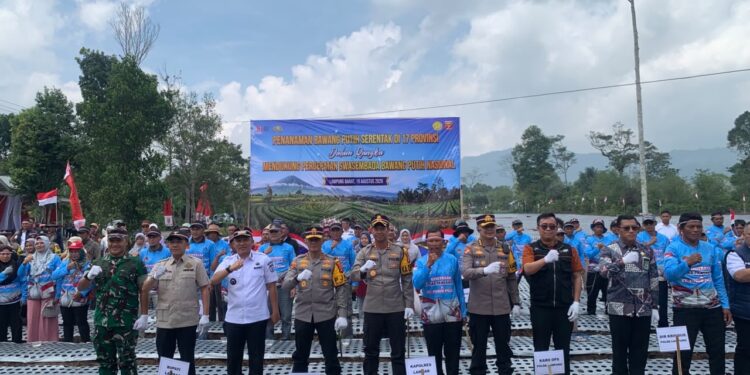 Polda Lampung Bersama Kapolri Ikuti Zoom Meeting Penanaman Bawang Putih Serentak Dalam Rangka Ketahanan Pangan