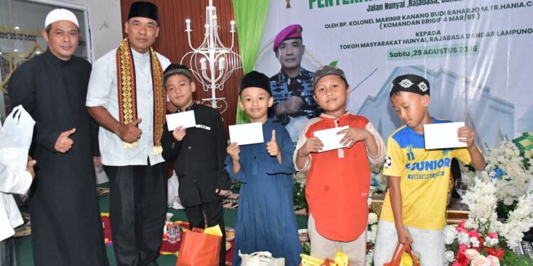 PERINGATI MAULID NABI MUHAMMAD SAW 1448 H/ 2026 M, BRIGIF 4 MARINIR/BS BERIKAN KADO INDAH DAN SANTUNAN