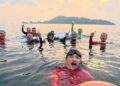 Menantang Ombak dan Hujan demi Surga Tersembunyi Teluk Lampung