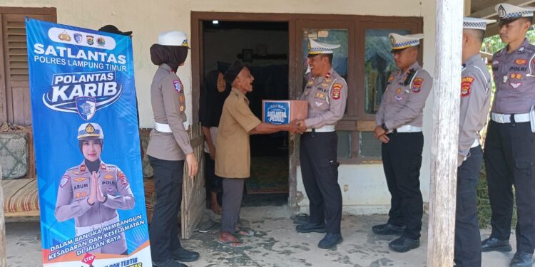 Polantas Peduli, Satlantas Polres Lampung Timur Bantu Warga
