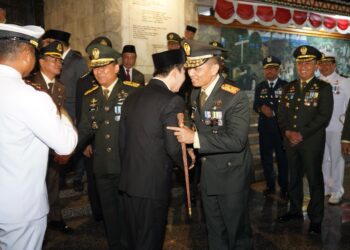 Danrem 043/Gatam Hadiri Apel Kehormatan dan Renungan Suci HUT ke-81 Kemerdekaan RI