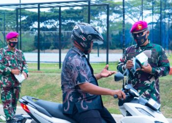 Berbuat dan Berdampak, Prajurit Kima Brigif 4 Mar/BS Bagikan Masker kepada Masyarakat Terdampak Erupsi Anak Gunung Krakatau
