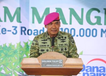PEDULI MASYARAKAT DAN LINGKUNGAN, BRIGIF 4 MAR/BS MENGGELAR BAKTI SOSIAL, BAKTI KESEHATAN DAN PENANAMAN MANGROVE DALAM RANGKA MEMPERINGATI HUT KE-81 TNI