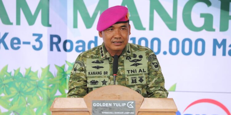 PEDULI MASYARAKAT DAN LINGKUNGAN, BRIGIF 4 MAR/BS MENGGELAR BAKTI SOSIAL, BAKTI KESEHATAN DAN PENANAMAN MANGROVE DALAM RANGKA MEMPERINGATI HUT KE-81 TNI