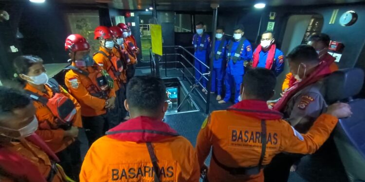 Tim SAR Gabungan Sisir Perairan Selat Sunda, 8 Orang Penumpang Speed Boat Masih Dalam Pencarian