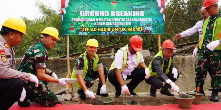 Danrem Gatam: Jembatan Ini Penghubung Harapan dan Masa Depan Anak-Anak