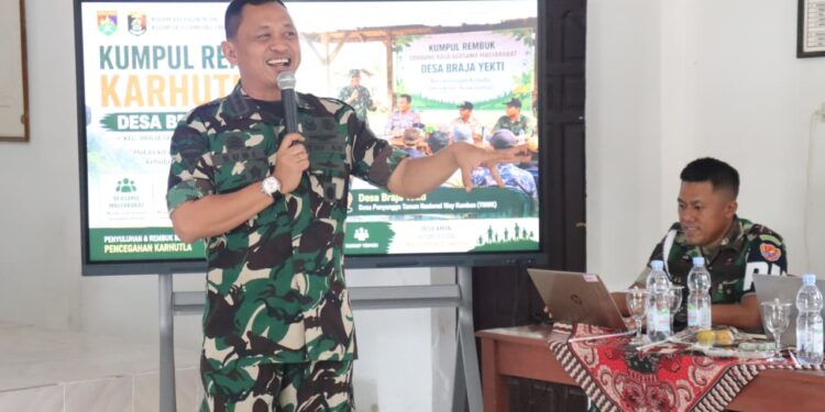 TNI Gencarkan Sosialisasi Karhutla di Desa-desa Penyangga Kawasan TNWK