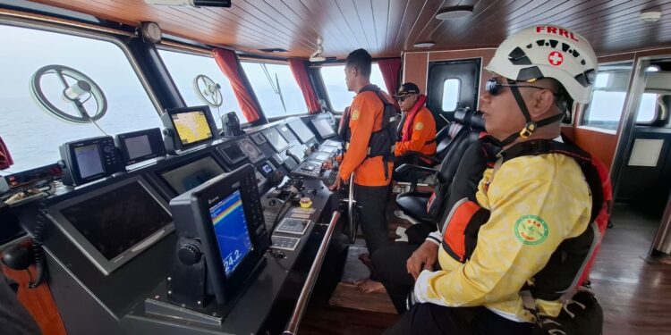 Forum Rescue Relawan Lampung Tumpangi KN SAR Basudewa dalam Misi Pencarian Lima Jurnalis dan Tiga Awak Kapal di Perairan Krakatau